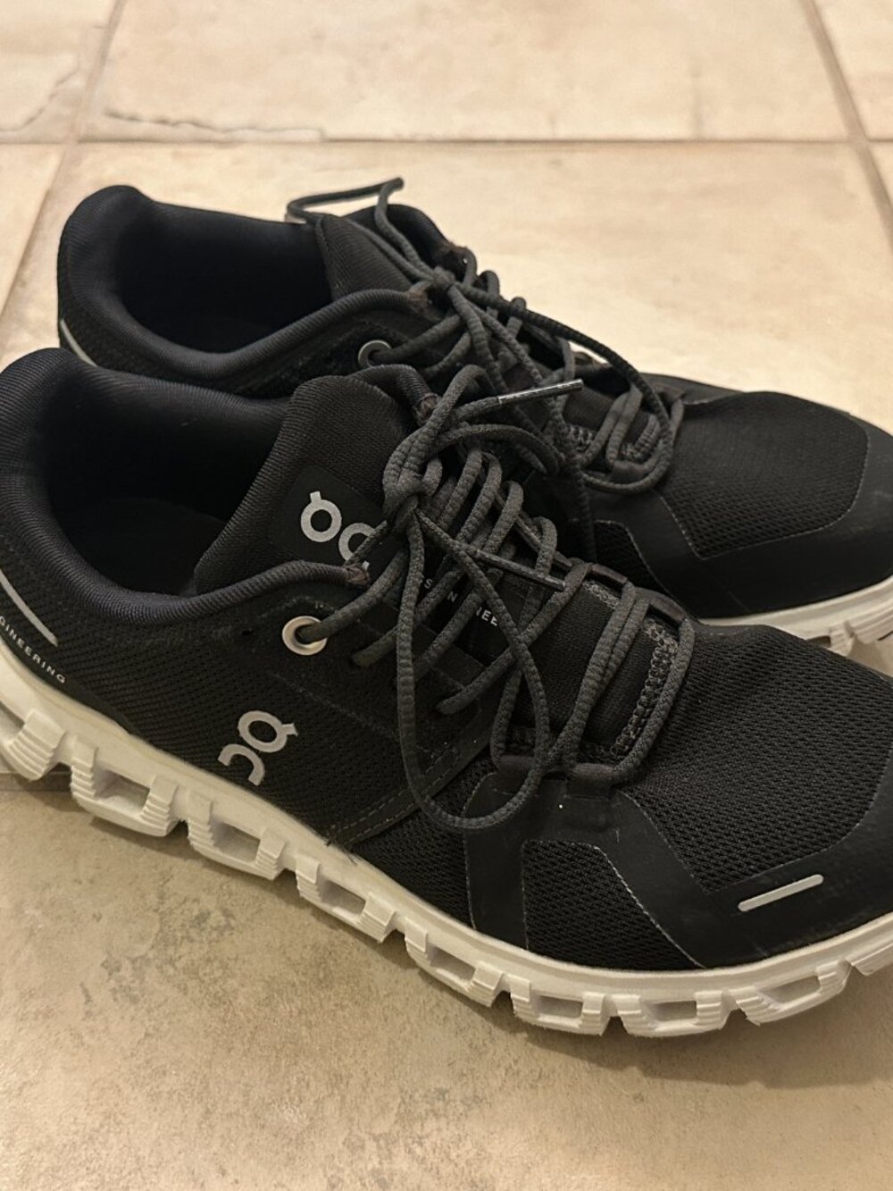 On Running Cloud 6 Women's Running Shoes-Black/White Size 6 US